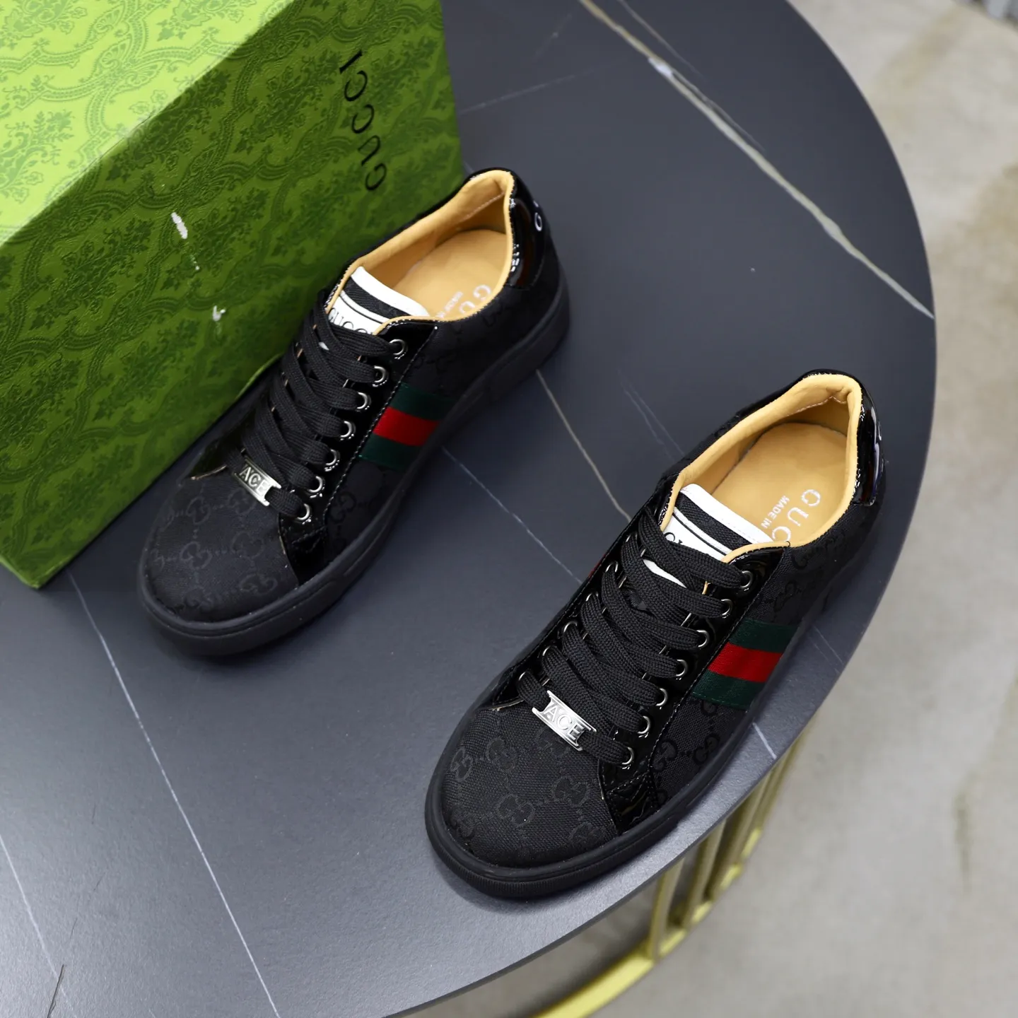 Men's shoes: 420💰🙅‍♂️🙅‍♂️🙅‍♂️ Brand: Gucci GuCCI Standard code: 38-44 (45 customized) Grade: Same as the official website Material: Brand cloth fabric Comfortable and breathable sheepskin lining Lightweight wear-resistant outsole Style category: Men's fashionable casual shoes Running sneakers Distinguished luxury brand elements Top luxury Color: actual picture color